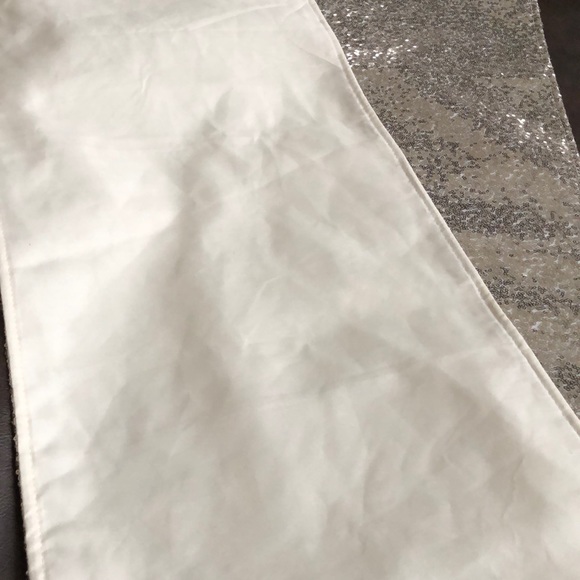 Table runner - Picture 2 of 3